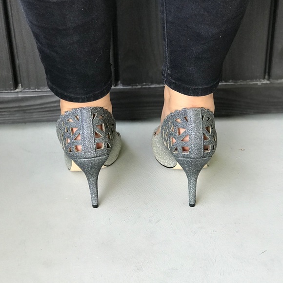 Ombré Laser Cut Dress Stiletto Heel Pumps - Picture 4 of 5